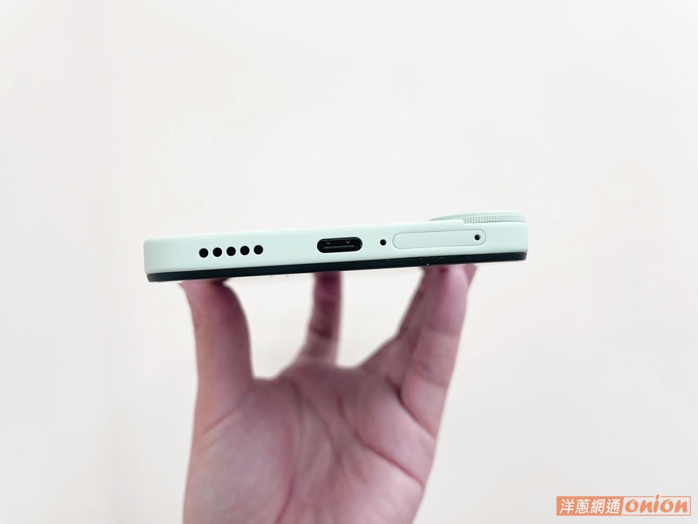 Nothing CMF Phone 1 下方配置