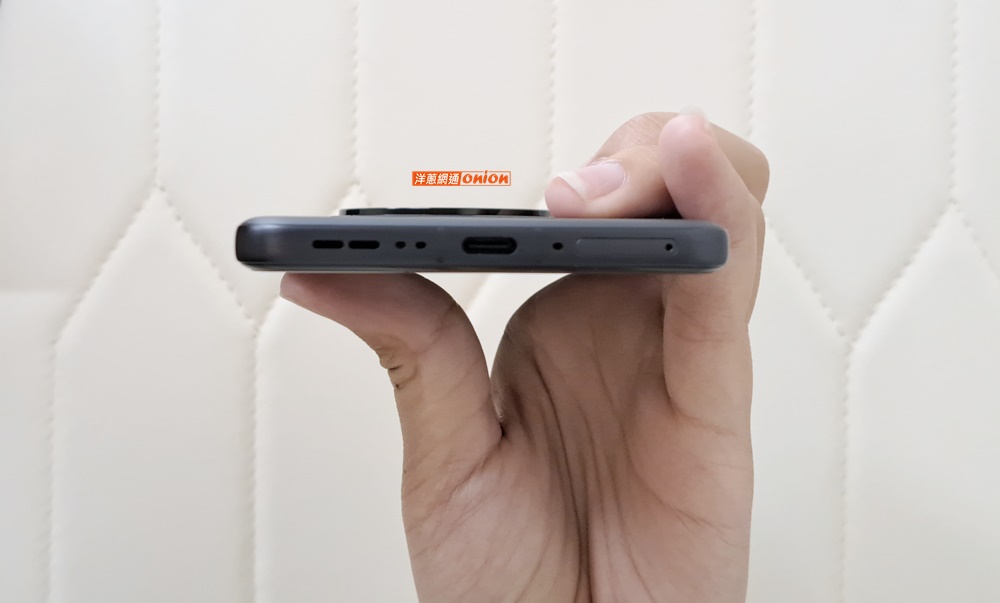 OPPO Find X8 Pro 下方