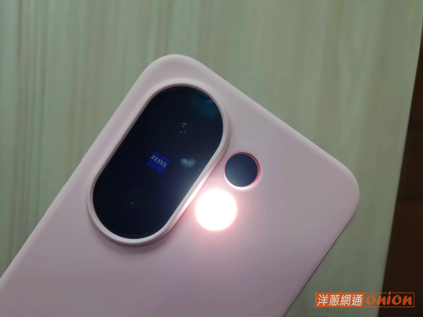 vivo X200 FE 可調色溫補光燈