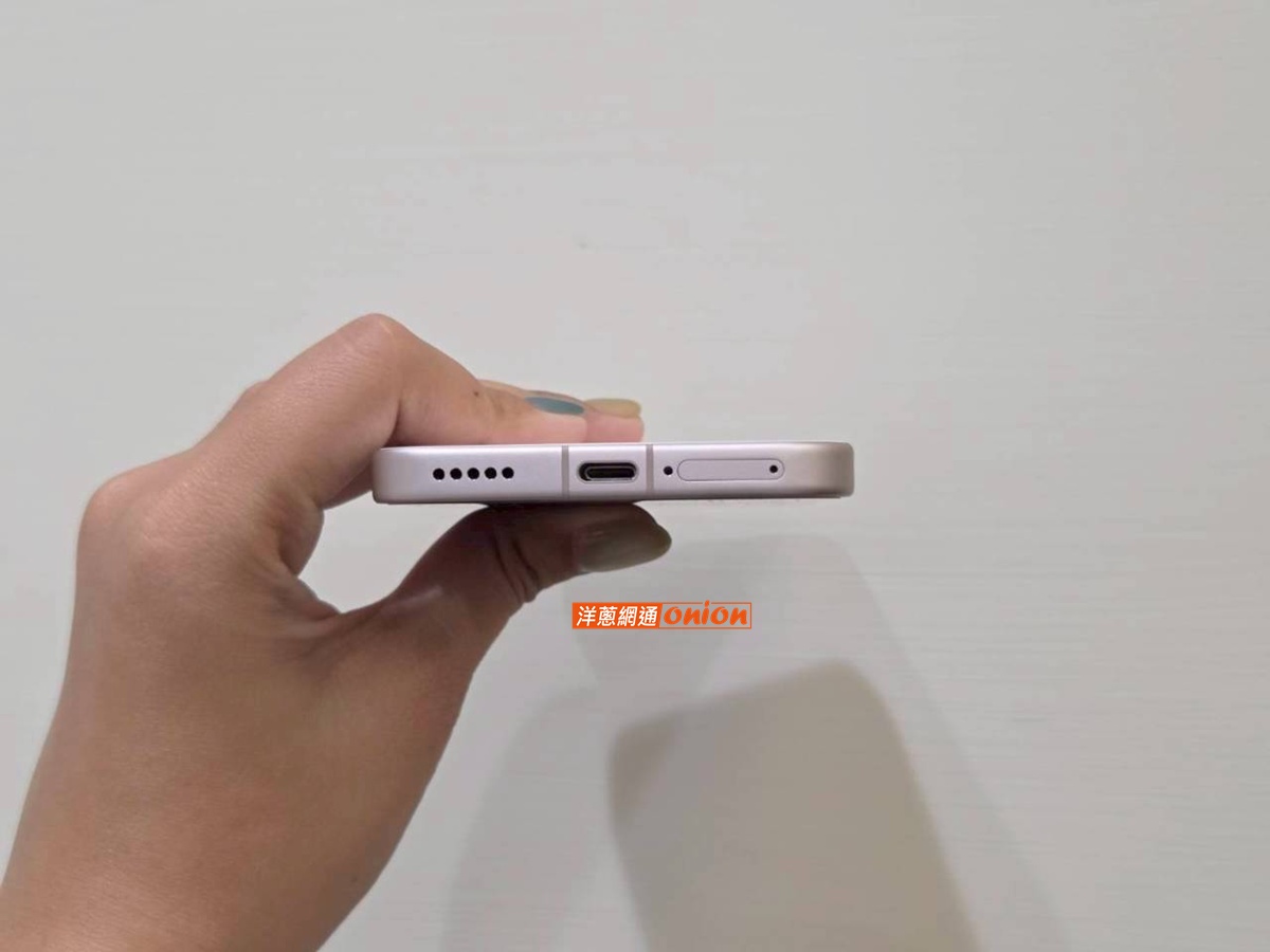 vivo X300 下方