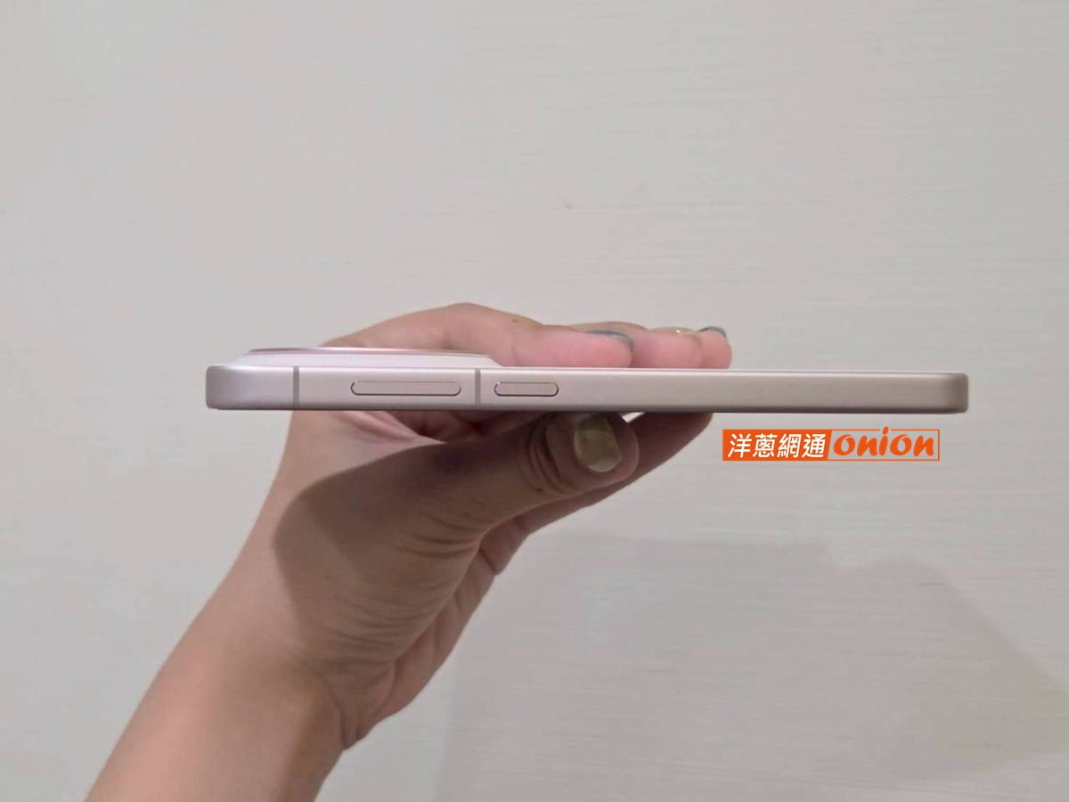 vivo X300 右側