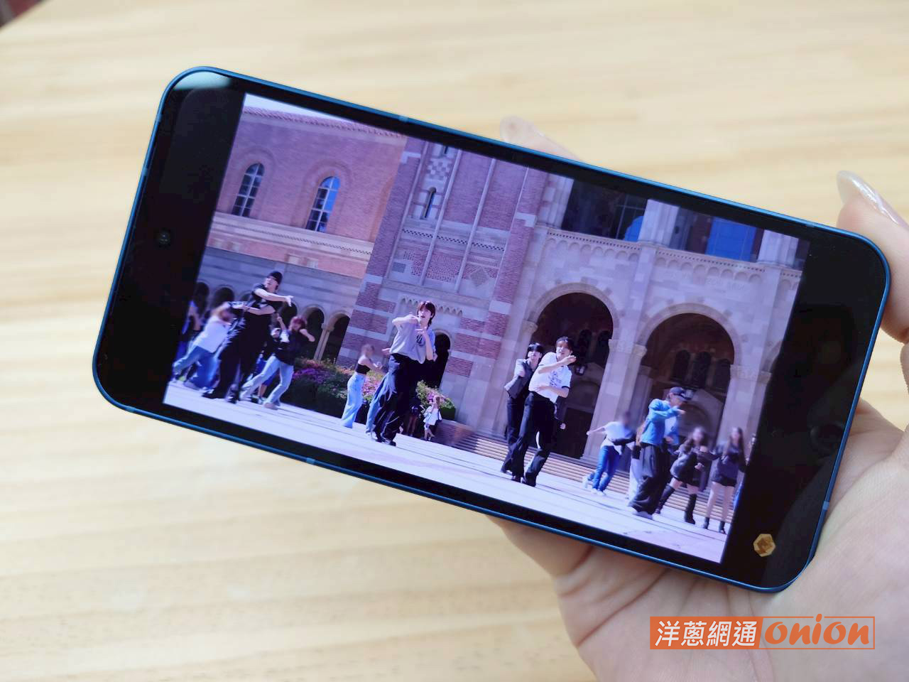 SHARP AQUOS sense10 Pro IGZO OLED 螢幕